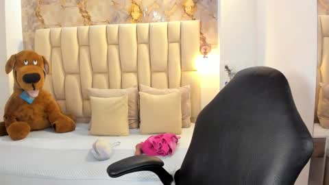 lia_mariana online show from December 3, 7:01 pm