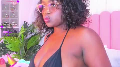 Snapshot of lia_queen18 chatting on October 27, 11:14 am lia_queen18 online show from October 27, 11:14 am