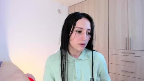 Little Queen Lia  online show from December 20, 11:37 pm