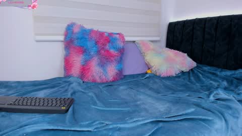 Little Queen Lia  online show from February 6, 2:00 am