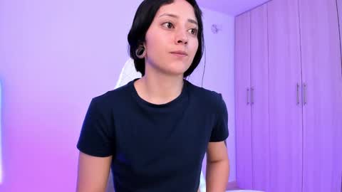 Little Queen Lia  online show from February 25, 11:11 pm