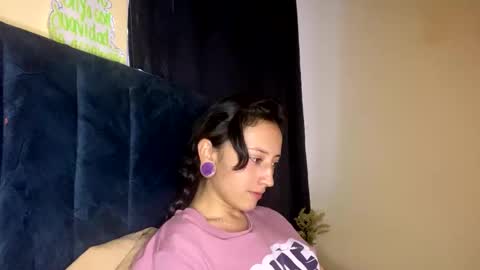 Little Queen Lia  online show from February 16, 11:01 pm