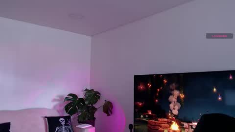 Liaa  online show from September 14, 3:00 pm