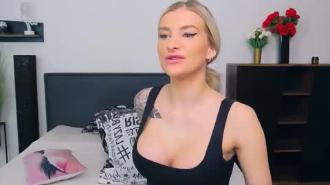 Lia online show from April 2, 6:44 am