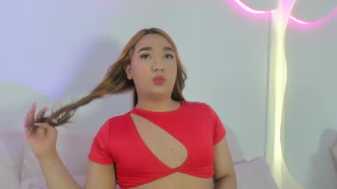 La  online show from May 4, 8:38 pm