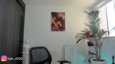 Snapshot of liah_v chatting on January 22, 4:44 pm Liah online show from January 22, 4:44 pm