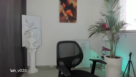 Snapshot of liah_v chatting on January 22, 7:45 pm Liah online show from January 22, 7:45 pm