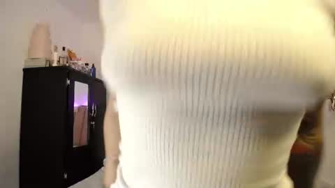 Snapshot of liahdiaz_ chatting on July 6, 3:03 pm liahdiaz_ online show from July 6, 3:03 pm