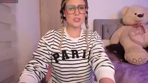 Snapshot of liahkimi chatting on December 18, 2:06 am Lia online show from December 18, 2:06 am