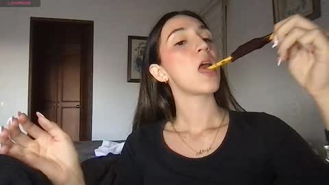 Snapshot of liahrommie chatting on February 25, 10:08 pm Amy online show from February 25, 10:08 pm