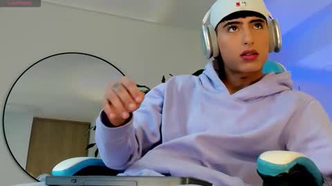 Liam online show from November 30, 5:06 pm