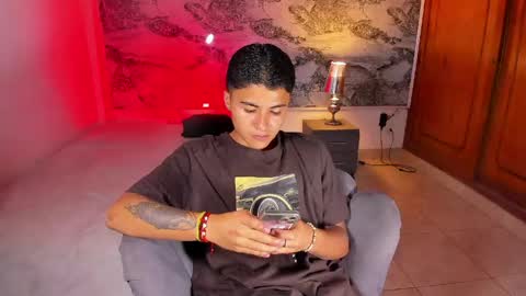 Snapshot of liam_dustin chatting on May 15, 11:56 pm Liam online show from May 15, 11:56 pm