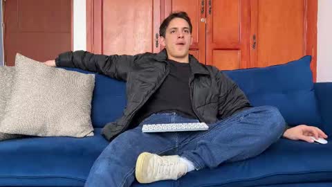 Snapshot of liam_enzho chatting on February 9, 3:38 pm Liam online show from February 9, 3:38 pm