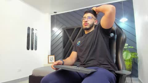 LIAM KLEIN online show from November 3, 11:11 am