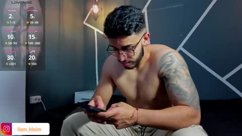 LIAM KLEIN online show from March 8, 3:16 pm