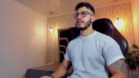 LIAM KLEIN online show from March 19, 11:14 am