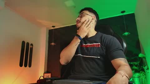 LIAM KLEIN online show from April 4, 11:18 am