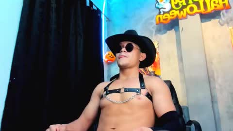 Snapshot of liam_knight chatting on October 28, 1:31 am liam_knight online show from October 28, 1:31 am