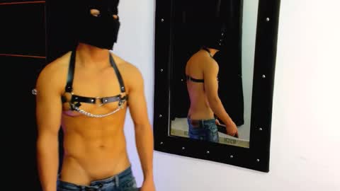 Snapshot of liam_knight chatting on November 2, 4:37 am liam_knight online show from November 2, 4:37 am