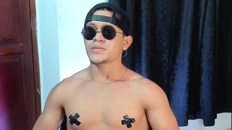 Snapshot of liam_knight chatting on November 6, 5:19 am liam_knight online show from November 6, 5:19 am