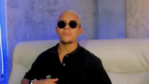 Snapshot of liam_knight chatting on November 18, 2:39 am liam_knight online show from November 18, 2:39 am