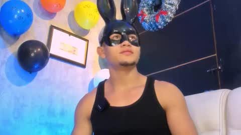 Snapshot of liam_knight chatting on November 20, 2:23 am liam_knight online show from November 20, 2:23 am