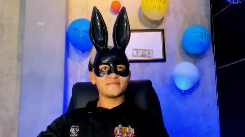 Snapshot of liam_knight chatting on November 24, 2:00 am liam_knight online show from November 24, 2:00 am