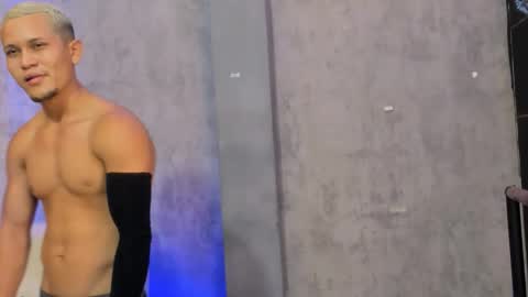 Snapshot of liam_knight chatting on November 27, 2:13 am liam_knight online show from November 27, 2:13 am