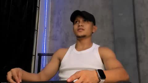 Snapshot of liam_knight chatting on November 30, 2:15 am liam_knight online show from November 30, 2:15 am