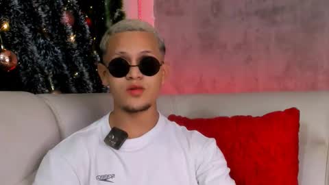 Snapshot of liam_knight chatting on December 5, 2:31 am liam_knight online show from December 5, 2:31 am