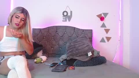 catalina online show from February 17, 12:10 am