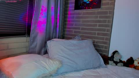 liam online show from April 3, 3:15 am