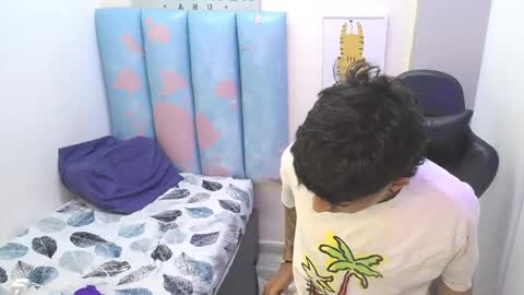 Snapshot of liam_play chatting on May 31, 8:32 pm LIAM online show from May 31, 8:32 pm