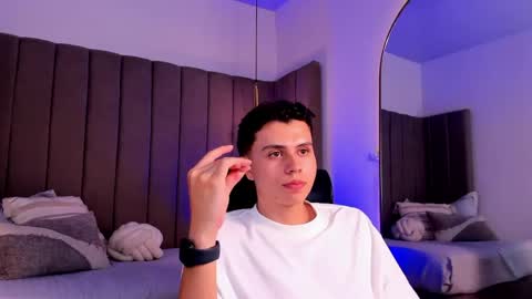 liam_salvatore online show from April 29, 9:32 pm