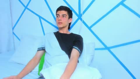 liam_scott7 online show from December 6, 7:12 pm