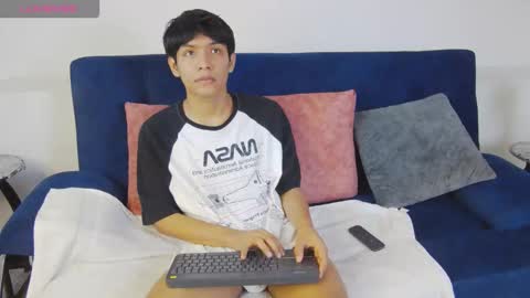 Snapshot of liam_sinclair chatting on November 24, 12:05 pm Liam online show from November 24, 12:05 pm