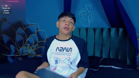 Snapshot of liam_sinclair chatting on December 1, 12:21 pm Liam online show from December 1, 12:21 pm