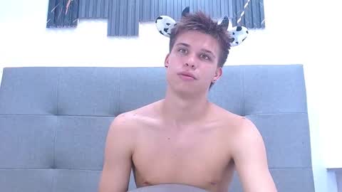 liam_york online show from March 7, 2:08 am