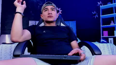 Snapshot of liamdeep_ chatting on June 22, 7:55 pm LiamDeep online show from June 22, 7:55 pm