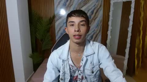 Snapshot of liammoon_tay chatting on March 26, 5:35 am liamm online show from March 26, 5:35 am