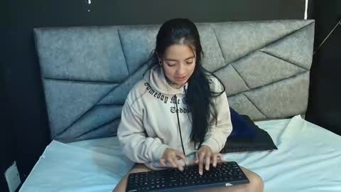 Snapshot of liamonroee_ chatting on November 26, 11:55 am L I A M O N R O E online show from November 26, 11:55 am