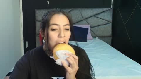 Snapshot of liamonroee_ chatting on November 30, 11:36 am L I A M O N R O E online show from November 30, 11:36 am