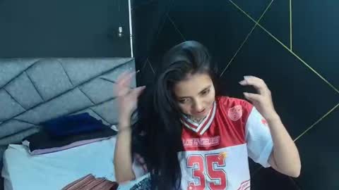 Snapshot of liamonroee_ chatting on December 2, 11:59 am L I A M O N R O E online show from December 2, 11:59 am