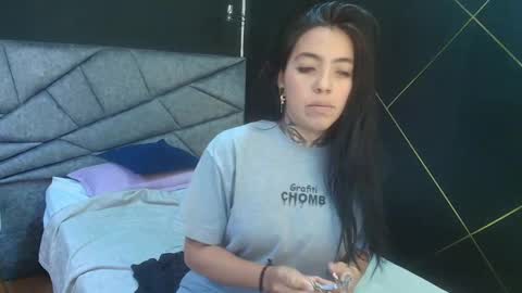 Snapshot of liamonroee_ chatting on December 5, 11:52 am L I A M O N R O E online show from December 5, 11:52 am