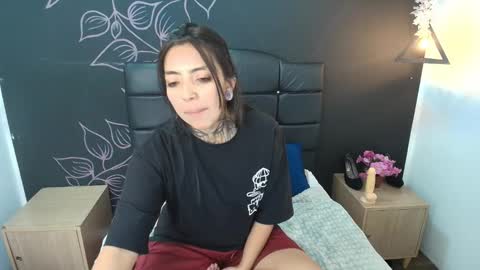 Snapshot of liamonroee_ chatting on December 21, 12:23 pm L I A M O N R O E online show from December 21, 12:23 pm