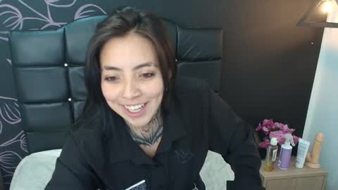 Snapshot of liamonroee_ chatting on December 22, 11:51 am L I A M O N R O E online show from December 22, 11:51 am