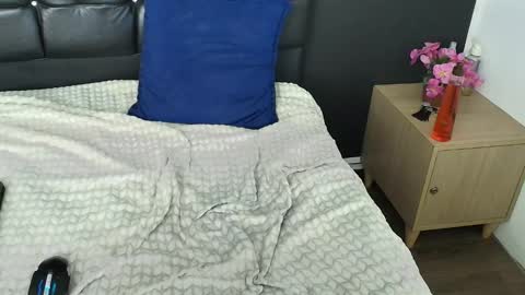 Snapshot of liamonroee_ chatting on January 5, 5:27 pm L I A M O N R O E online show from January 5, 5:27 pm