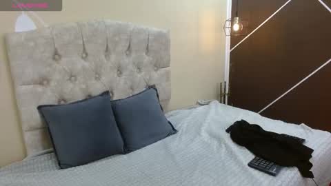 Snapshot of liamonroee_ chatting on January 13, 11:48 am L I A M O N R O E online show from January 13, 11:48 am