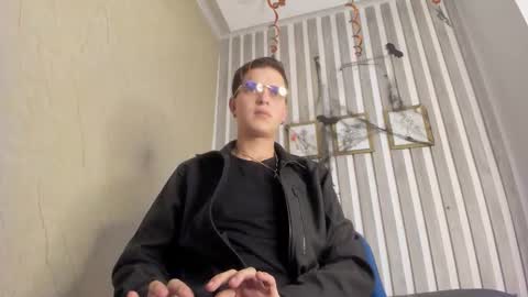 Snapshot of liamvega_ chatting on October 18, 3:20 am Liam Vega online show from October 18, 3:20 am