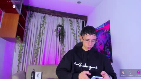 Snapshot of liamvegaa_ chatting on February 24, 1:14 am Liam online show from February 24, 1:14 am